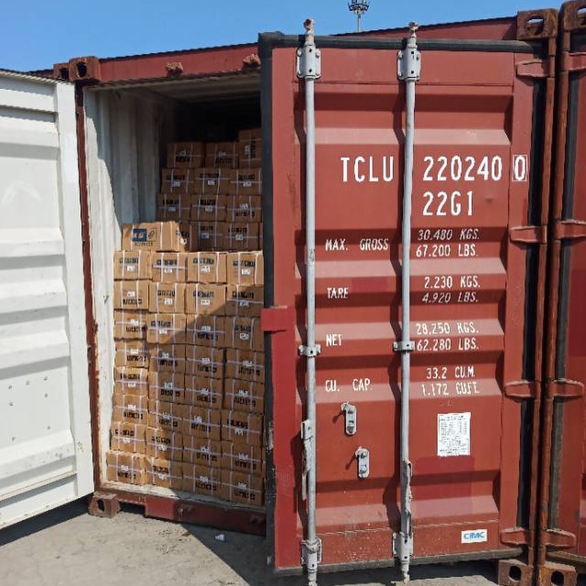 Container carregado com mercadorias para o Brasil