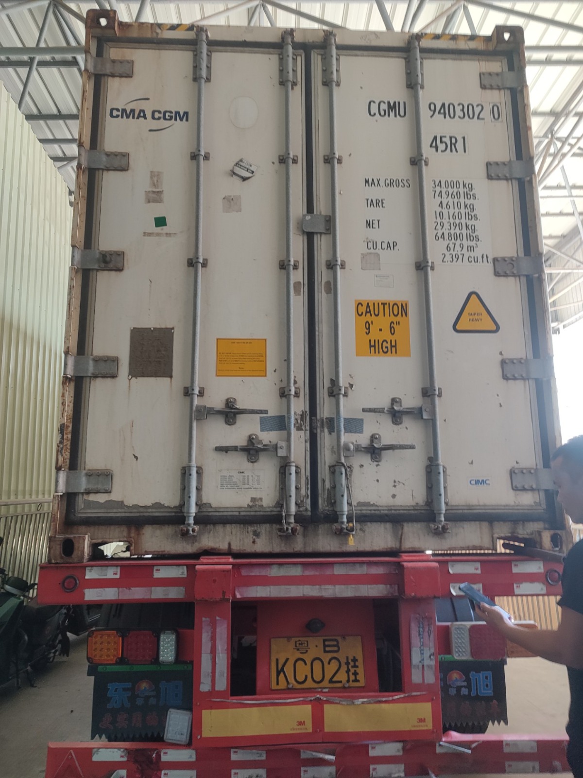 Container CMA CGM pronto para embarque